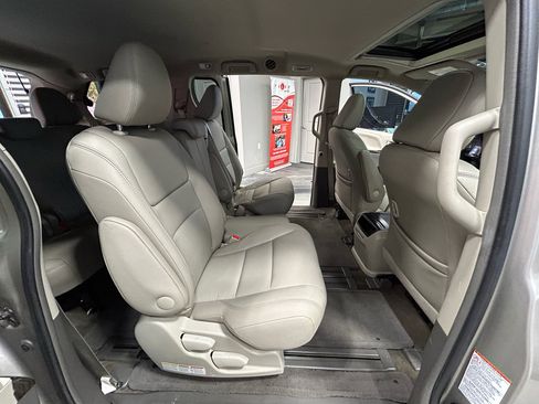 Used 2017 Toyota Sienna XLE w/ XLE Navigation Package FWD image 46