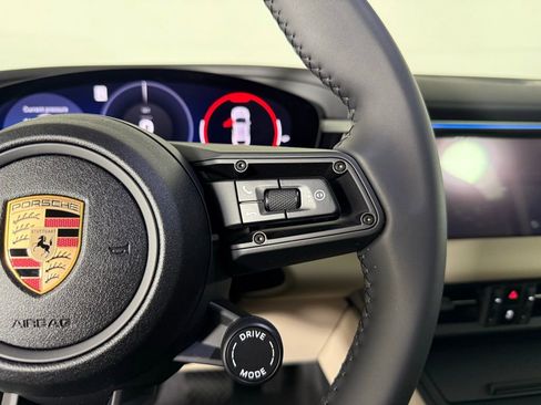 New 2025 Porsche Macan 4 Electric image 32