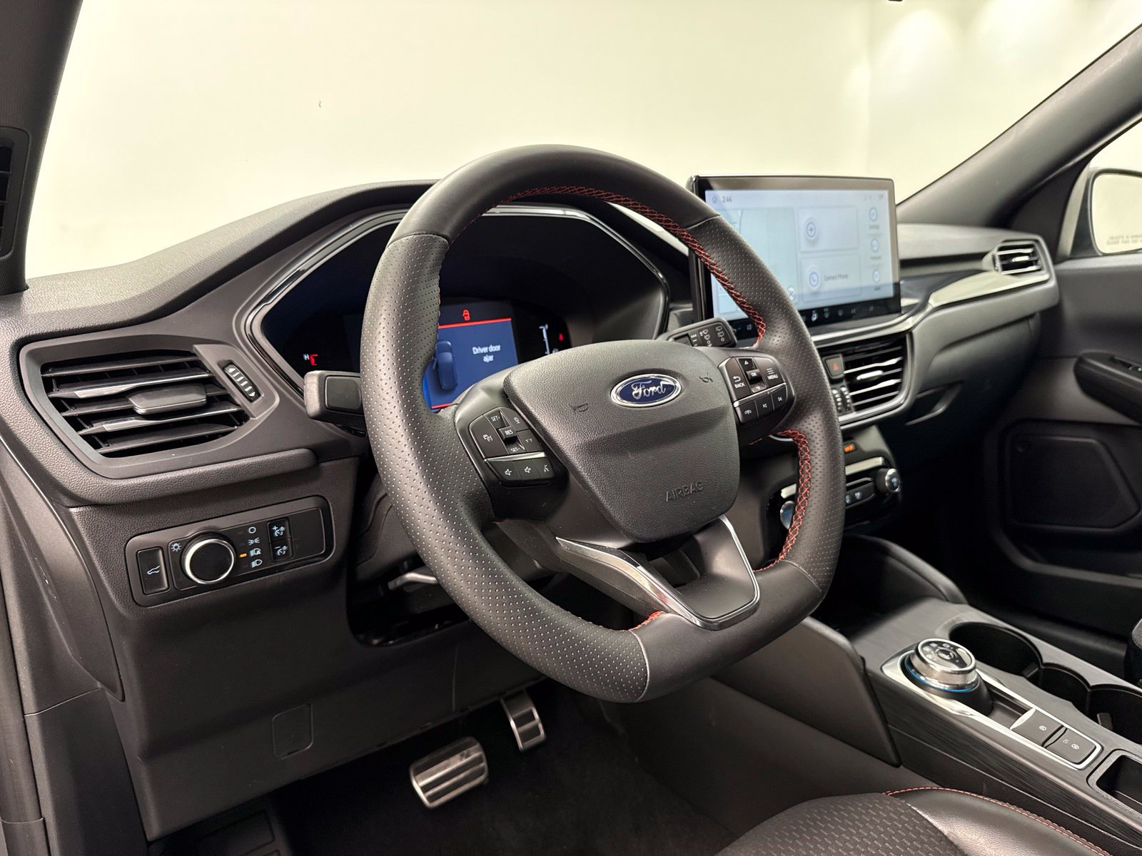 Used 2024 Ford Escape ST-Line w/ Tech Pack #1 FWD image 17