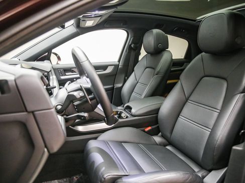 Certified 2025 Porsche Cayenne Coupe AWD/4WD image 5