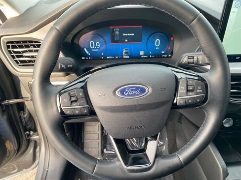 Used 2025 Ford Escape Platinum image 10