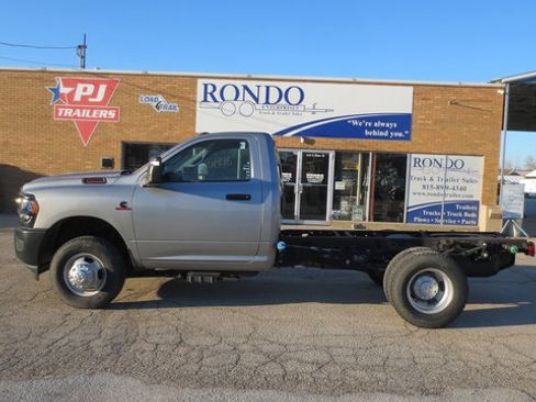 Used 2023 RAM 3500 Tradesman image 1