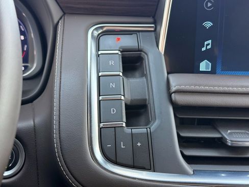 Used 2023 Chevrolet Tahoe LT w/ Luxury Package image 20