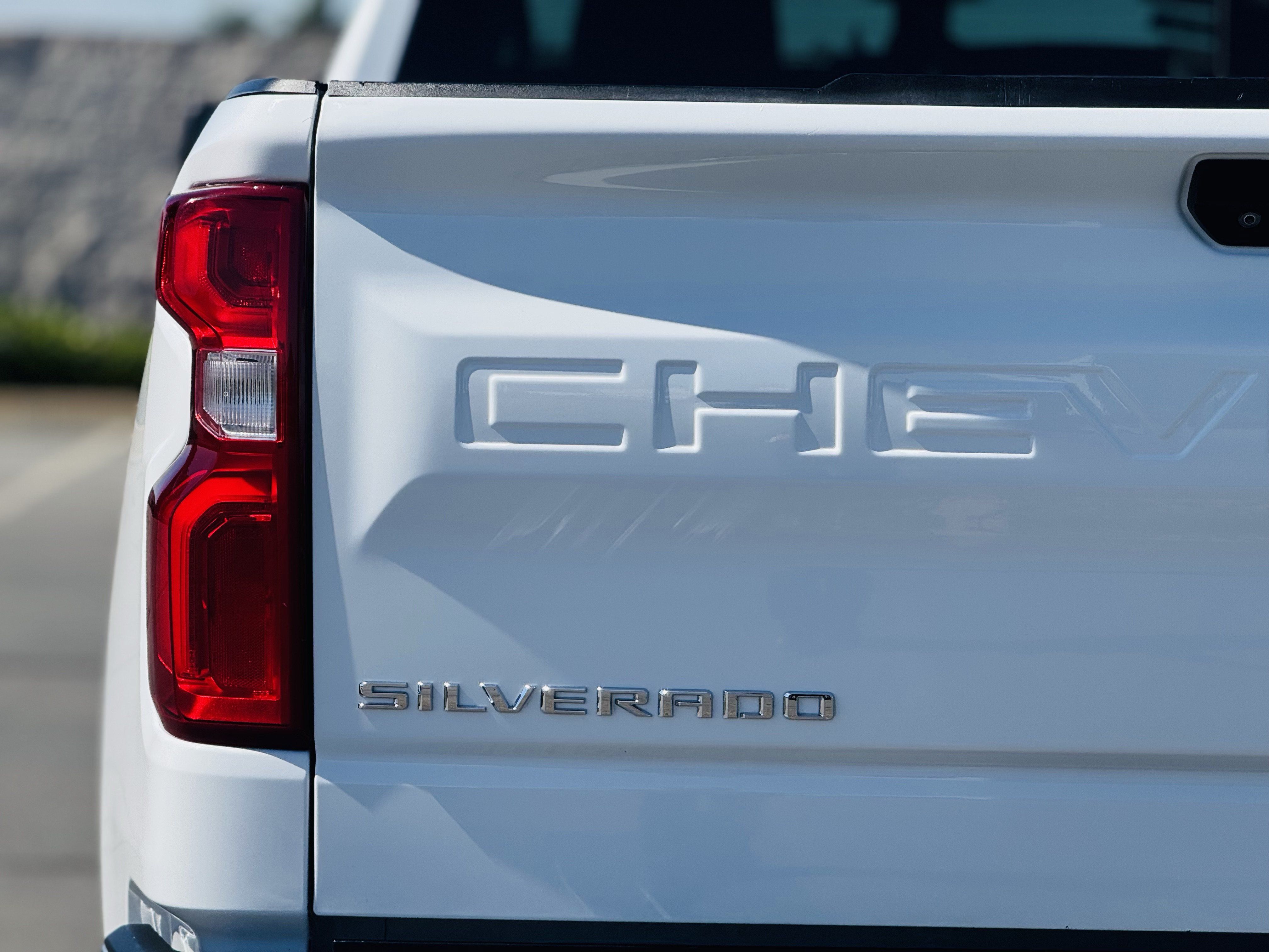 Used 2022 Chevrolet Silverado 1500 LTZ w/ LTZ Convenience Package II AWD/4WD image 8