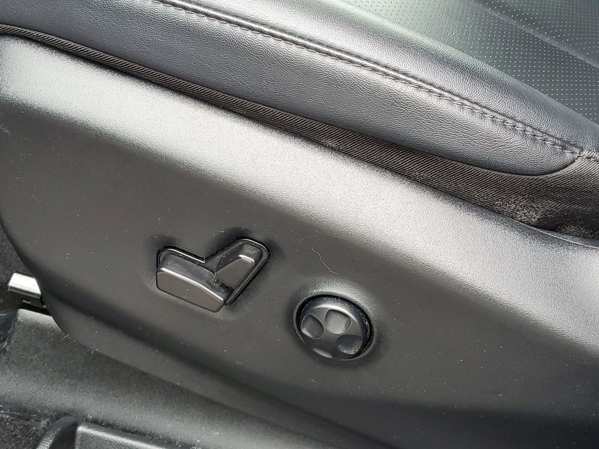 Used 2025 Chrysler Pacifica Select FWD image 6