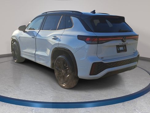 New 2026 Volkswagen Tiguan SE R-Line AWD/4WD image 7