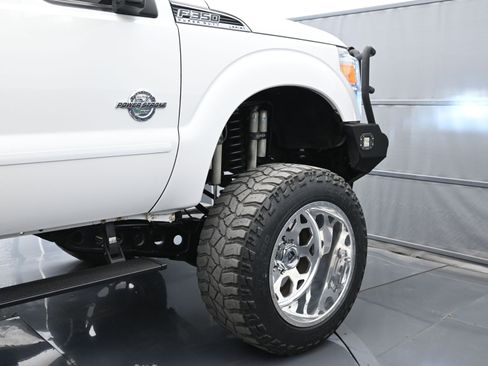 Used 2016 Ford F350 Platinum w/ FX4 Off-Road Package image 41