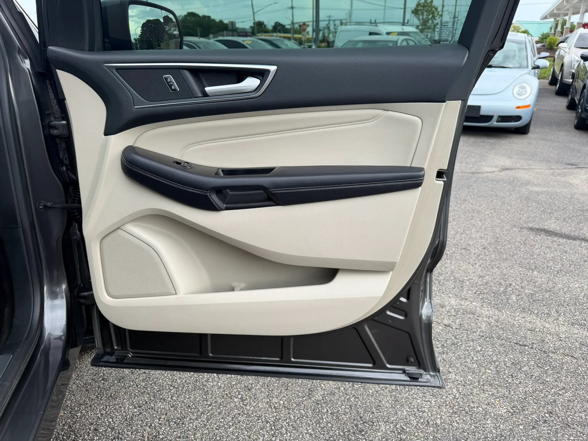 Used 2018 Ford Edge Titanium AWD/4WD image 25