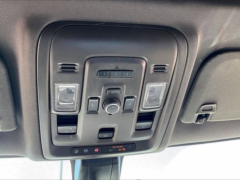 Used 2022 GMC Yukon XL SLT w/ SLT Premium Package image 35