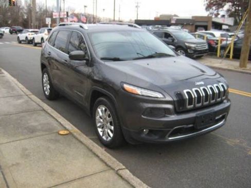 Used 2017 Jeep Cherokee Limited AWD/4WD image 1