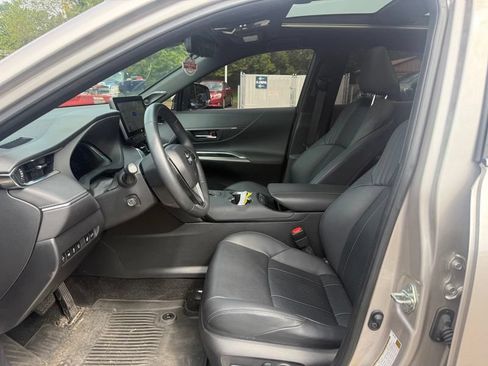 Used 2023 Toyota Venza Limited AWD/4WD image 3