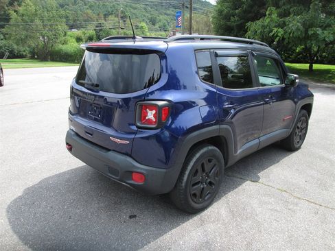 Used 2018 Jeep Renegade Trailhawk w/ UConnect 8.4 Nav Group AWD/4WD image 3