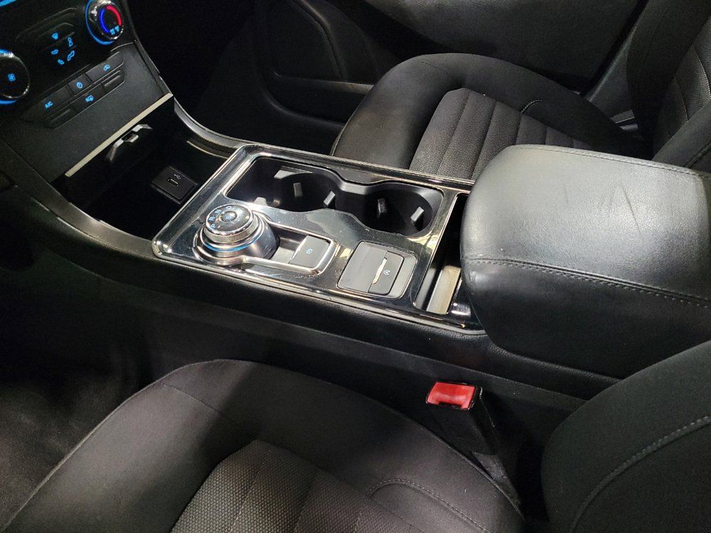 Used 2019 Ford Edge SE FWD image 26