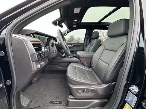 Used 2025 GMC Yukon XL Denali w/ Sun & Power Step Package image 2