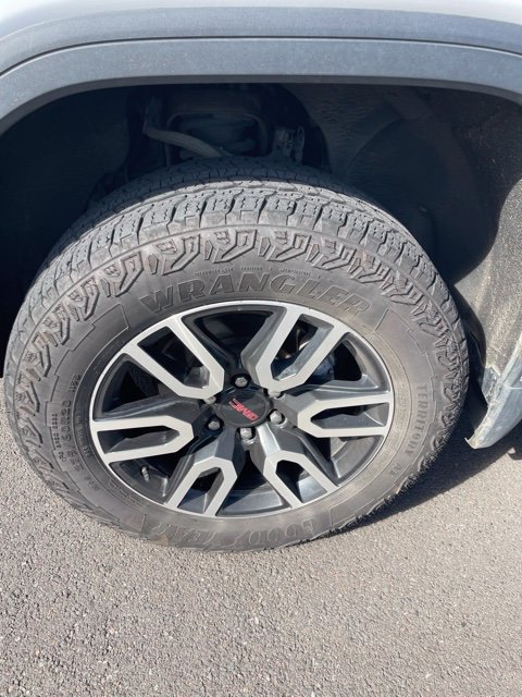 Used 2022 GMC Sierra 1500 AT4 w/ AT4 Preferred Package AWD/4WD image 5