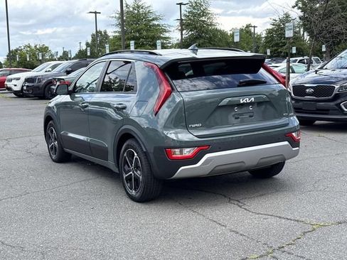 Used 2023 Kia Niro EX FWD image 4