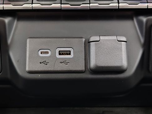 Used 2021 Chevrolet Silverado 2500 LTZ w/ LTZ Premium Package image 48