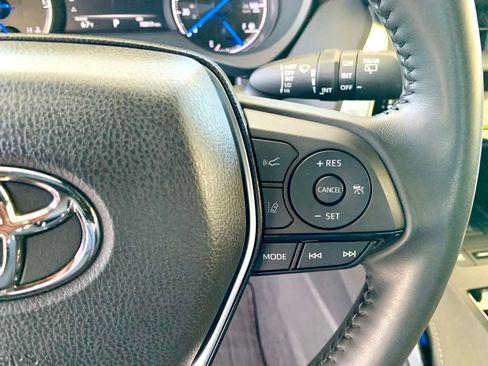 Used 2022 Toyota Venza XLE AWD/4WD image 31