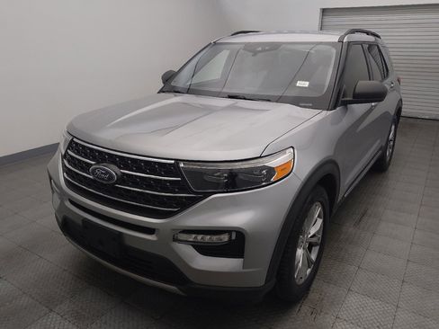 Used 2020 Ford Explorer XLT w/ Equipment Group 202A RWD image 15