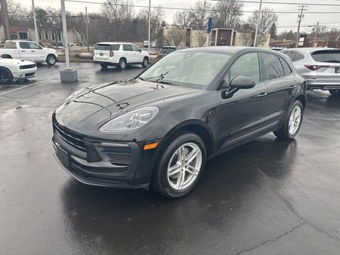 Used 2022 Porsche Macan AWD/4WD image 1