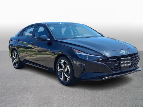 Used 2023 Hyundai Elantra SEL w/ Convenience Package FWD image 3