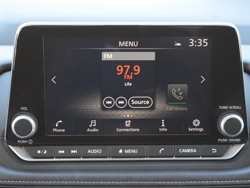 Used 2025 Nissan Rogue SV image 26