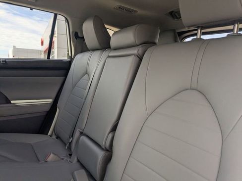Certified 2025 Toyota Highlander XLE FWD image 27