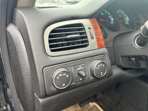 Used 2011 Chevrolet Avalanche LT w/ Luxury Package image 24