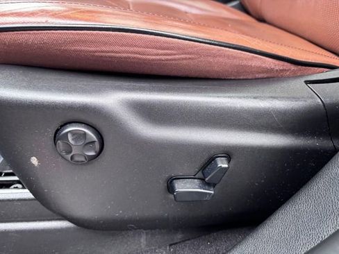 Used 2020 Jeep Grand Cherokee Overland AWD/4WD image 12