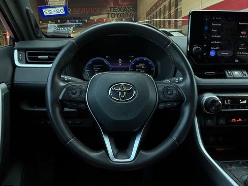 Used 2025 Toyota RAV4 XSE w/ Advanced Technology Package AWD/4WD image 39