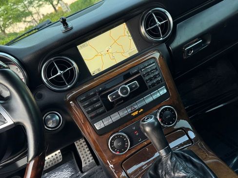 Used 2014 Mercedes-Benz SLK 250 image 25
