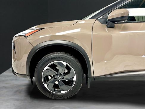 Used 2025 Nissan Rogue SV image 9