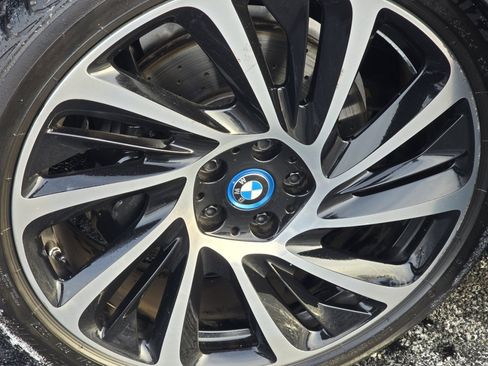 Used 2016 BMW i8 image 11