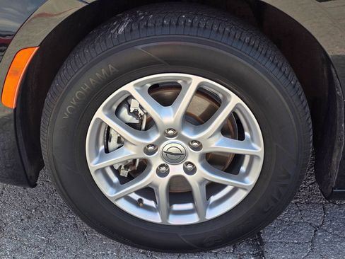 Used 2023 Chrysler Pacifica Touring-L FWD image 7