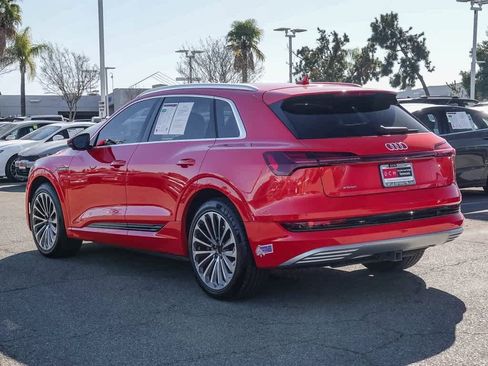 Used 2019 Audi e-tron Prestige w/ Prestige Package image 6