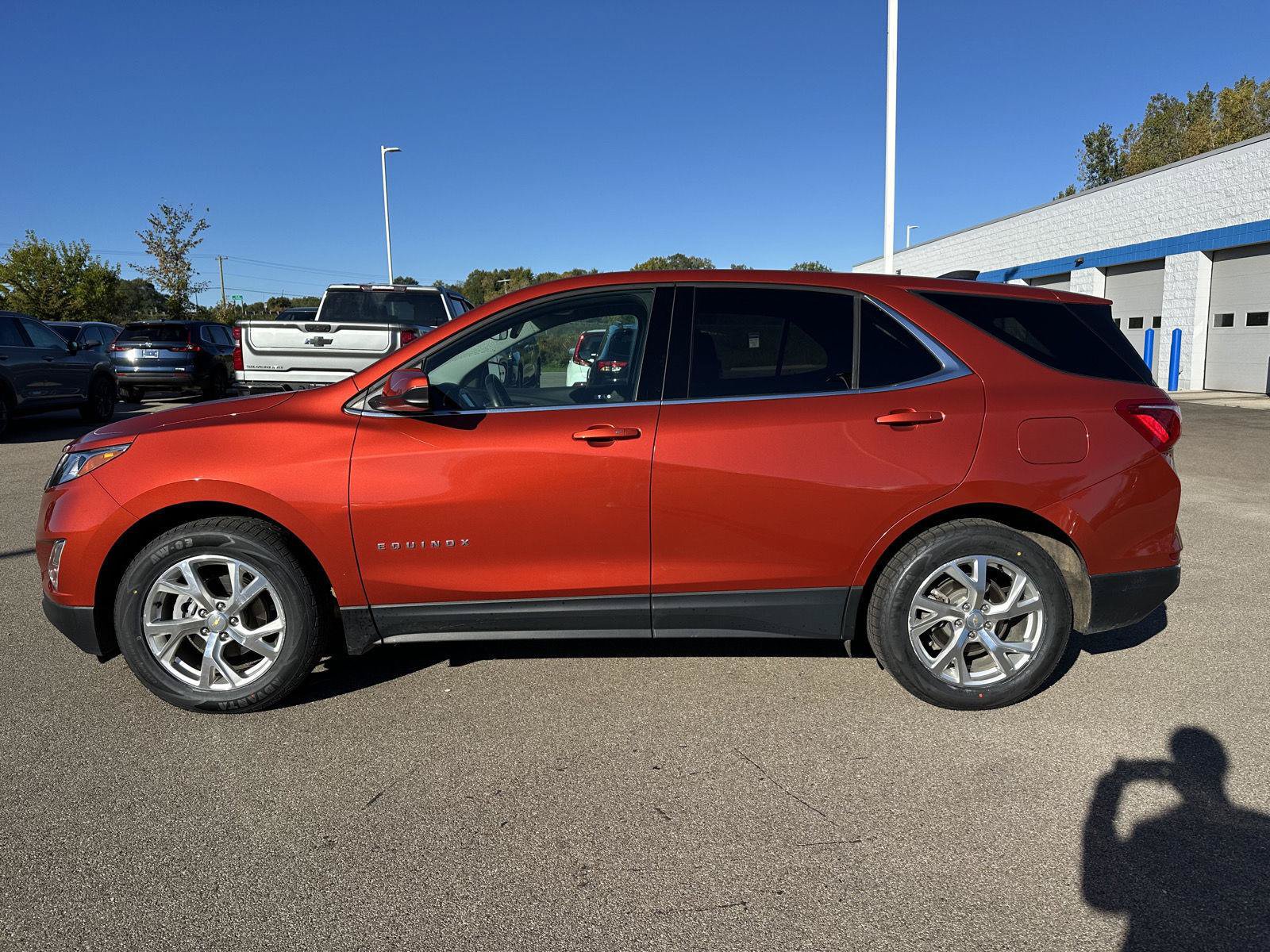Used 2020 Chevrolet Equinox LT FWD image 2