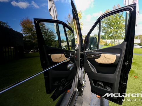 Used 2023 Mercedes-Benz Sprinter 3500 image 14