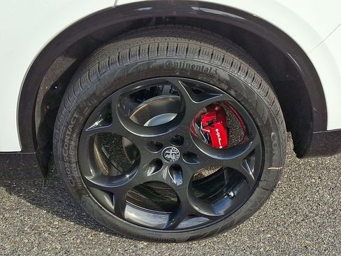 New 2025 Alfa Romeo Stelvio Sprint image 5