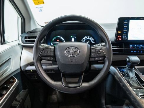 Used 2024 Toyota Sienna LE image 25