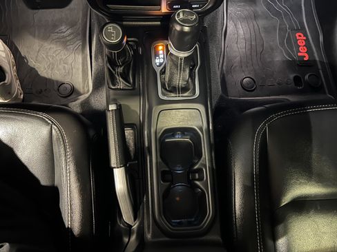 Used 2020 Jeep Wrangler Unlimited Sahara image 20