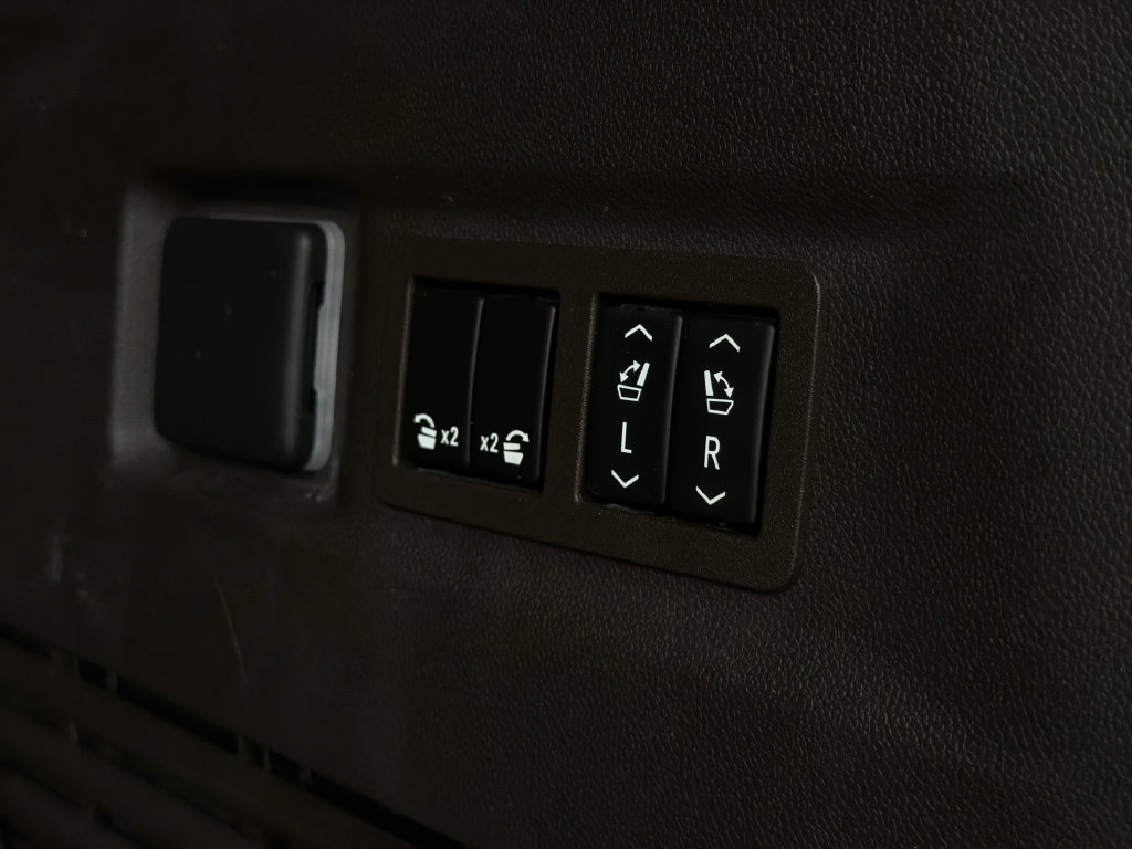 Used 2021 GMC Yukon Denali AWD/4WD image 9
