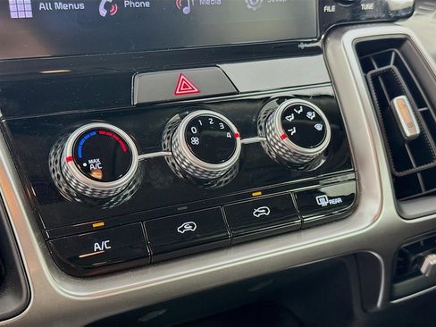 Used 2023 Kia Sorento LX image 16