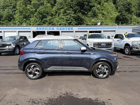 Used 2025 Hyundai Venue Limited FWD image 3