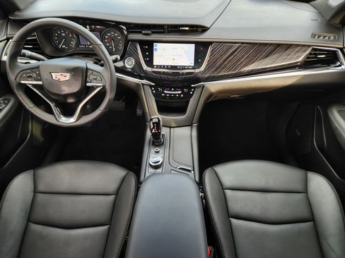 Used 2023 Cadillac XT6 Premium Luxury w/ Technology Package image 35