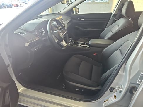 Used 2024 Nissan Altima 2.5 SV FWD image 6