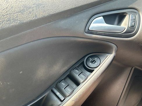 Used 2016 Ford Focus SE w/ SE Power Seat Package image 16