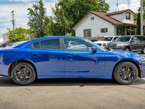 Used 2019 Dodge Charger SXT RWD image 5