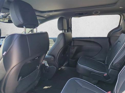 New 2026 Chrysler Pacifica Limited FWD image 14