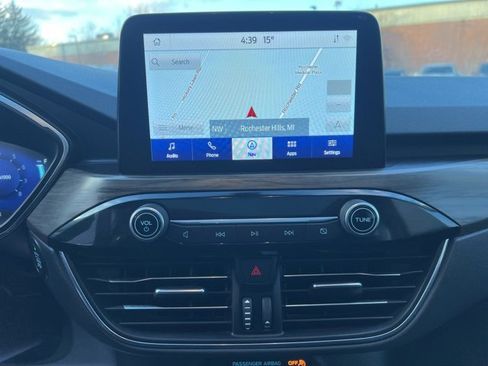 Used 2020 Ford Escape Titanium image 30