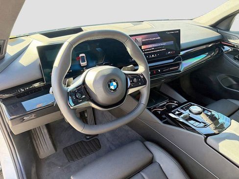 New 2026 BMW 530i xDrive w/ Premium Package AWD/4WD image 27